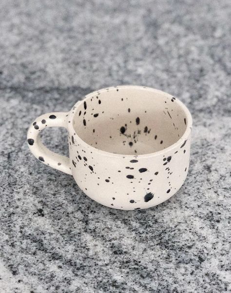 Taza Aesthetic, Tazas Aesthetic, Cerámica Ideas, Pottery Workshop, Ceramics Pottery Art, Ceramics Ideas Pottery, Cool Mugs, Pottery Designs, Modern Ceramics