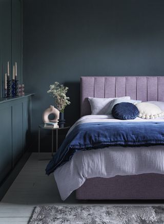 Cozy Bedroom Ideas For Couples Romantic, Blue And Purple Bedroom, Popular Bedroom Colors, Cozy Dark Bedroom, Bedroom Aesthetic Dark, Purple Bedroom Ideas, Dark Cozy Bedroom, Bedroom Ideas Romantic, Cozy Bedroom Ideas