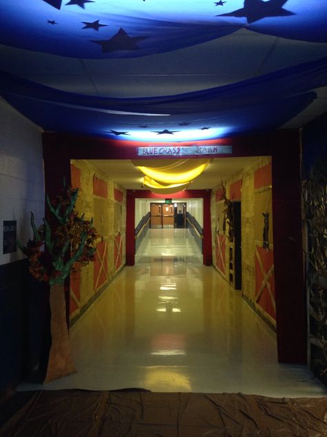 Hallway decorations. Hoco Hallways Themes, Hallway Decorating Homecoming, Western Hallway Decor School, Homecoming Hallway Themes, Homecoming Decorations Hallway, Homecoming Hallways, Homecoming Decorations, Homecoming Themes, School Hallways