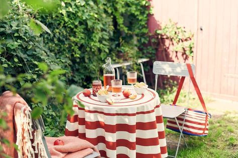 Raner Table, Tablecloth Photography, Patriotic Table Decor, Ikea Garden, Soft Spoken, Dinner Table Setting, Summer Living, Summer Memories, Garden Set