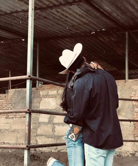 Couple Vaqueros, Vaquero Couple Goals, Mexican Love, Foto Cowgirl, Cute Country Couples, Cowboy Romance, Country Couples, Dream Boyfriend, Cute Relationship Photos