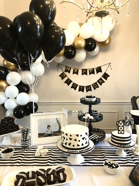 Baby Girl Birthday Decorations, Black Party Decorations, White Party Theme, Boy 16th Birthday, 21st Birthday Decorations, Girl Birthday Decorations, Bday Party Theme, Twins 1st Birthdays, Black And White Theme