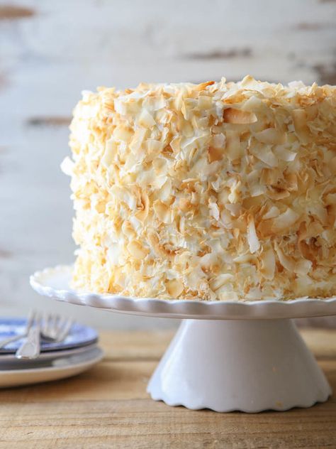 Southern Coconut Cake Recipe, Southern Coconut Cake, Gluten Free Coconut Cake, Bolo Chiffon, Coconut Cream Cheese Frosting, Coconut Cake Recipe, Coconut Custard, Custard Cake, Custard Filling