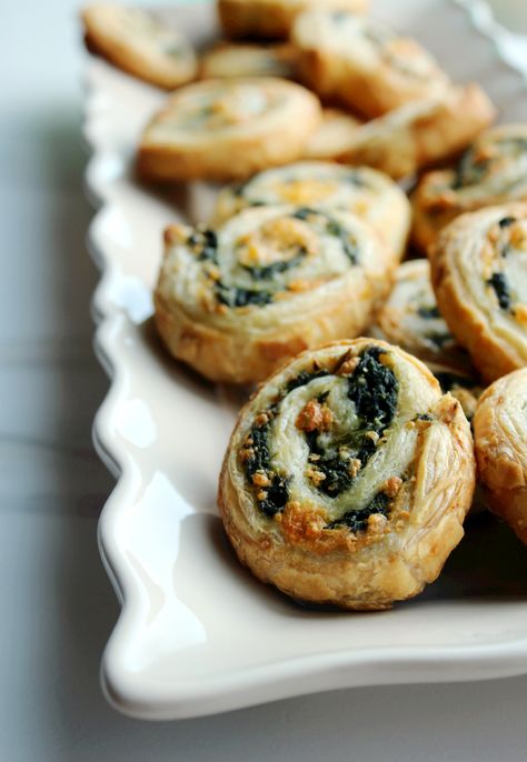 Spinach and Cheese Pinwheels Beef Pastry, Beef Samosa Recipe, Spinach Pinwheels, Ranch Pinwheels, Ras Malai, Cheese Pinwheels, Chicken Spring Rolls, Spinach Cheese, Cheese Puff