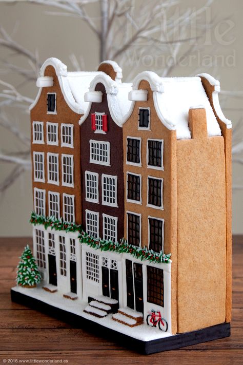 All sizes | Casitas holandesas de jengibre / Dutch gingerbread houses | Flickr - Photo Sharing! Christmas Gingerbread House Ideas, Gingerbread House Template Printable, Gingerbread House Pictures, Gingerbread House Icing, Diy Gingerbread House, Easy Gingerbread House, Halloween Gingerbread House, Blush Christmas, Cardboard Gingerbread House