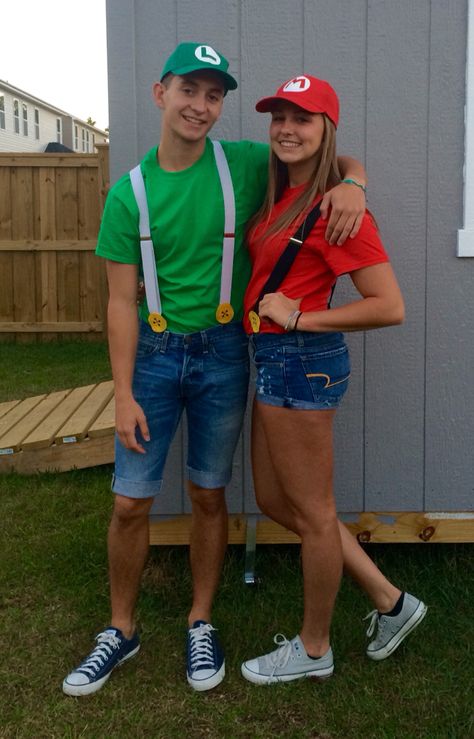 Diy Luigi Costume Men, Mario Bros Couple Costume, Easy Mario And Luigi Costumes, Easy Diy Mario Costumes, Easy Mario Costume, Super Mario Bros Halloween Costumes, Mario Outfit Ideas, Super Mario Outfit Ideas, Mario And Luigi Costumes Couple