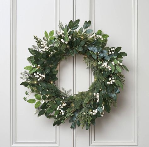 Christmas Candle Wreaths, Elegant Christmas Wreaths, Twig Frame, Christmas Wreath White, Christmas Centrepiece, Outdoor Christmas Wreaths, Hanging Christmas Lights, Foliage Wreath, Christmas Decorations Wreaths