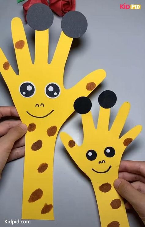 Paper Giraffe, Disguise Turkey, Turkey Disguise Project Ideas, Arts And Crafts For Kids Toddlers, Kindergarten Art Crafts, Aktiviti Tadika, Giraffe Crafts, Easy Craft For Kids, Turkey Disguise Project