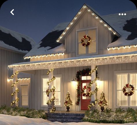 White Christmas Lights Exterior, Christmas Home Outside, Farmhouse Exterior Christmas Lights, Christmas Lights On House Exterior Farmhouse, Christmas Decor House Exterior, Gingerbread House Lights Outdoor, Christmas Lights Exterior House, Christmas Lights House Exterior, Classy Christmas Decor Outdoor