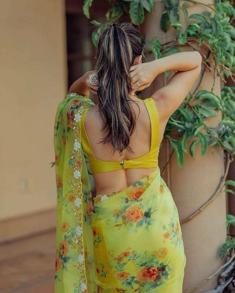 Beautiful Hindi Quotes, Backless Blouse Designs, Glamour Photo, Saree Models, Seductive Clothes, Beautiful Dresses For Women, Shayari In Hindi, Fancy Blouse Designs, Stylish Sarees