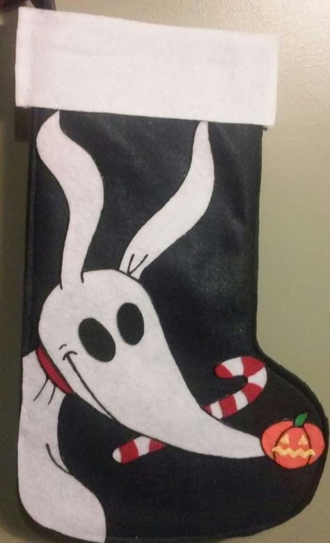 Nightmare Before Christmas Stocking Diy, Navidad Dark, Zero The Nightmare Before Christmas, Nightmare Before Christmas Stocking, Nightmare Before Christmas Diy, Zero Nightmare Before Christmas, Nightmare Before Christmas Tree, Nightmare Before Christmas Wallpaper, Disney Christmas Decorations