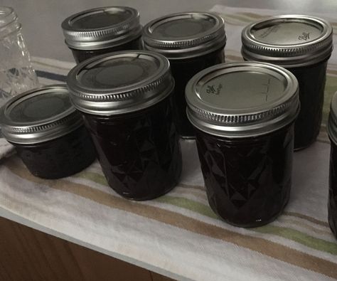 Blueberry Butter Recipe, Blueberry Syrup Recipe, Blueberry Butter, Homemade Blackberry Jam, Homemade Blueberry Syrup, Jam Maker, Homemade Chocolate Sauce, Peach Butter, Blueberry Syrup