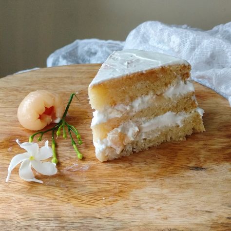 Lychees and cream cake Recipe | flours and frostings Lychee Cake Recipe, Fruity Cake Recipes, Lychee Buttercream, Lychee Cake, Lychee Recipes, Simple Baking Recipes, Cream Cake Recipe, Fruity Cake, Yoghurt Cake