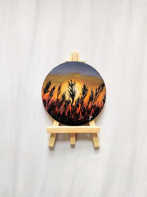 Round Wooden Canvas Painting, Mini Round Canvas Paintings, Acrylic Sunset Painting, Chain Painting, Keychain Diy Easy, Record Diy, Painting Mini Canvas, Acrylic Sunset, Round Painting