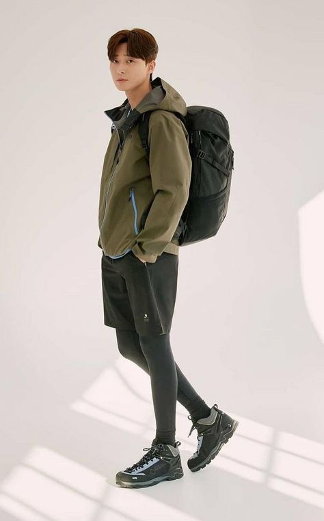 Men Hiking Outfit, Gym Gear For Men, Hiking Outfit Men, Sportwear Outfit, Wander Outfit, Trekking Jacket, Trekking Outfit, Gender Fluid Fashion, Hiking Men