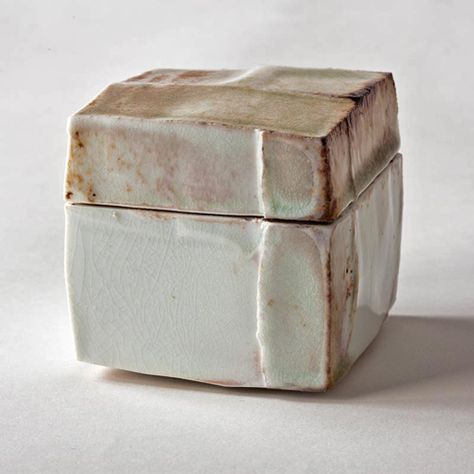 Karin-Michelsen-ceramics Clay Box, Slab Ceramics, Sculptures Céramiques, Pottery Handbuilding, Ceramic Boxes, Japanese Ceramics, Ceramic Vessel, Contemporary Ceramics, Ceramic Design