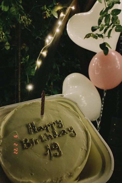 Hello 19 Birthday, Cake Asthetic Picture, Happy Birthday Cake Ideas, Happy Birthday 19, 19th Birthday Cakes, Badminton Games, 19 Birthday, Happy Birthday Icons, Happy Birthday Clip