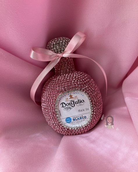 🌸🎀💓✨ . . . . . Inspo @houseofbottlesla ✨ . . cuteness overload 😭 . . #donjulio #summer #mini #tequila #pink #sparkle #aesthetic #bow #coquette #june #vacay #vacation #birthday #21 #gift #giftideas #reel #idea #party #pool #verano #lunch #poppinnbottlesss Mini Don Julio Bottles, Donjulio Tequila Aesthetic, Pink Liquor Bottles, Decorate Alcohol Bottles, 21st Bottle Decoration, Decorated Bottles For 21st, Birthday Bottle Decoration, Tequila Bottles Decoration, Pink Sparkle Aesthetic