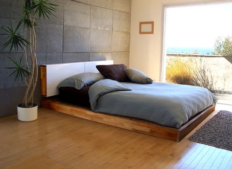 50 Minimalist Bedroom Ideas That Blend Aesthetics With Practicality Design Interior Modern, Design Ložnic, Platform Bed Designs, Diy Platform Bed, Modern Minimalist Bedroom, Bed Platform, Minimalist Bedroom Design, King Platform Bed, Low Bed