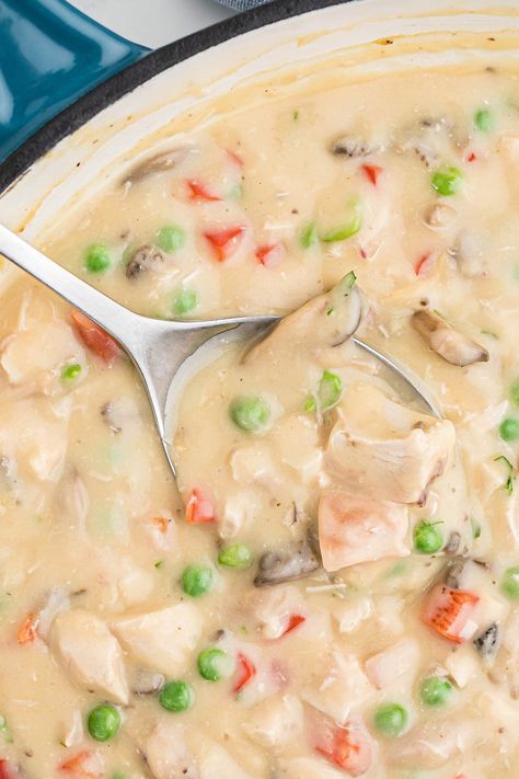 This easy Chicken A La King Recipe will have dinner on the table in a snap! Just 25 minutes from start to finish to make a terrific meal! Chicken Ala King, Ala King, Chicken Pot Pie Soup Recipe, Pot Pie Soup Recipe, Winter Torte, Chicken A La King, Pot Pie Soup, Chicken Pot Pie Soup, Fall Soup Recipes