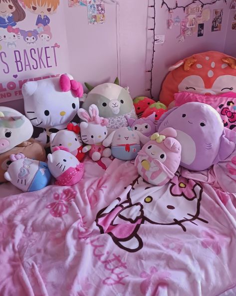 Corner Bed Design Bedrooms, Corner Bed Design, Bedroom Blueprint, Corner Bed, Sanrio Stuff, Hello Kitty Rooms, Cute Hello Kitty, Room Stuff, Room Goals