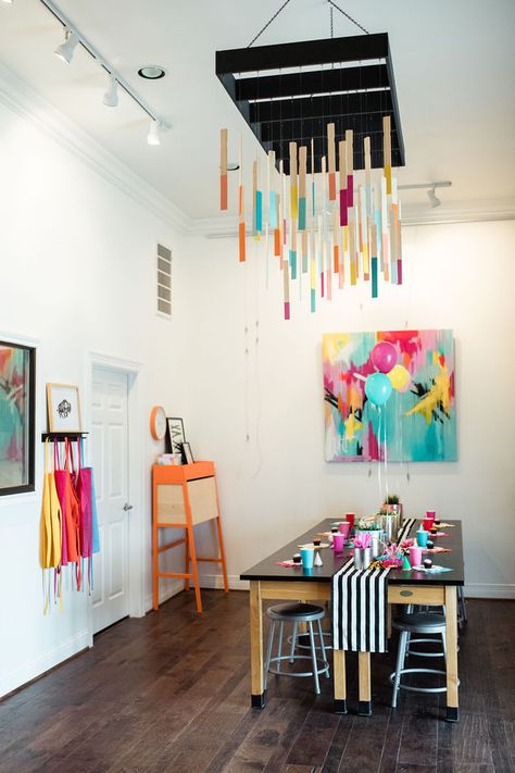 Garage Art Studio, Art Studio Decor, Creative Studio Space, Kids Art Studio, Design Studio Workspace, Art Studio Space, Cute Store, Art Studio Room, Art Studio Design