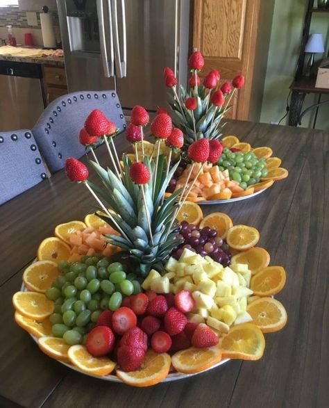 Party Fruit, Fest Mad, Fruit Platter Designs, Fruit Centerpieces, Fruit Creations, Decorações Com Comidas, Amazing Food Decoration, Party Food Buffet, Charcuterie Inspiration