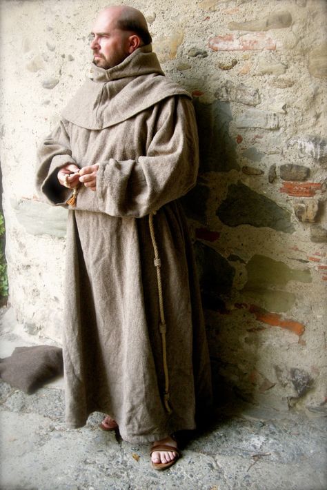 Franciscan monk.  Double click on image to ENLARGE. Monk Robes, Priest Outfit, Priest Costume, Wizard Robes, Canterbury Tales, Medieval Clothes, St Joan, Romeo Y Julieta, Early Middle Ages