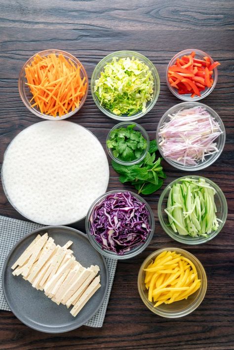 Spring Rolls With Fruit, Vietnamese Rice Paper Rolls Vegetarian, Fresh Spring Rolls Vegetarian, Fried Rice Rolls Recipe, Thai Fresh Spring Rolls, Spring Roll Filling Ideas Rice Paper, Rice Wraps Spring Rolls, Spring Rolls With Rice Paper, Spring Rolls Vegetable