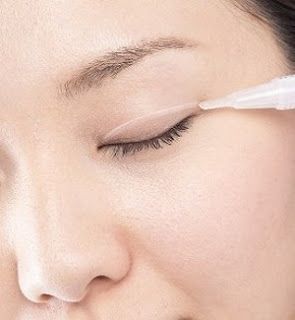 Top 3 Best Japanese Double Eyelid Glue/Tape Products - Best Japanese Beauty Products How To Use Eyelid Tape Hooded Eyes, Eyelid Tape Hooded Eyes, Double Eyelashes, Japanese Beauty Products, Tape Makeup, Eye Tape, Hooded Eyelids, Double Eyelid Tape, Eyelid Tape