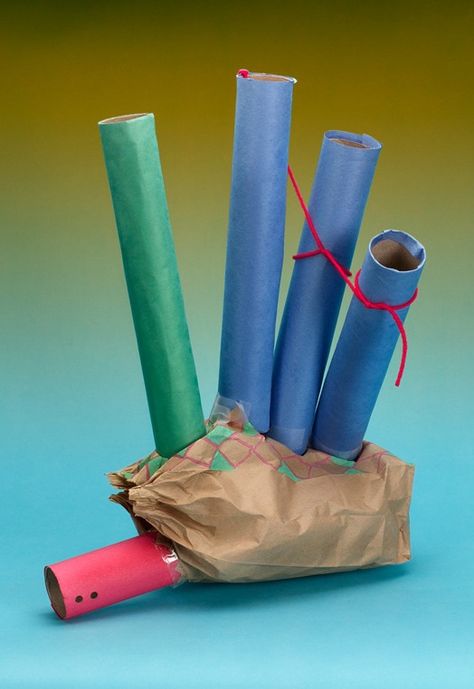 Take a musical road to Scotland! Craft your very own pretend bagpipes with a paper bag and recycled gift wrap rolls. All you need now are kilts! Burns Night Crafts, Robert Burns Day, Katie Morag, Burns Day, Wrap Rolls, International Days, Cultural Crafts, Burns Night, Scottish Culture