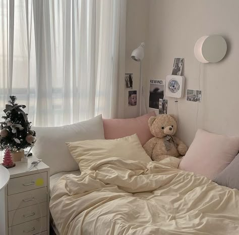 Korean Minimalist Room Pink, Room Ideas Aesthetic Minimalist Pink, Twin Bed Coquette, Bedroom Inspirations Coquette, Minimalist Bedroom Korean, Cute Kpop Widgets, Coquette Dorm Room Aesthetic, Pink Bedroom Minimalist, Minimalist Bedroom Pink