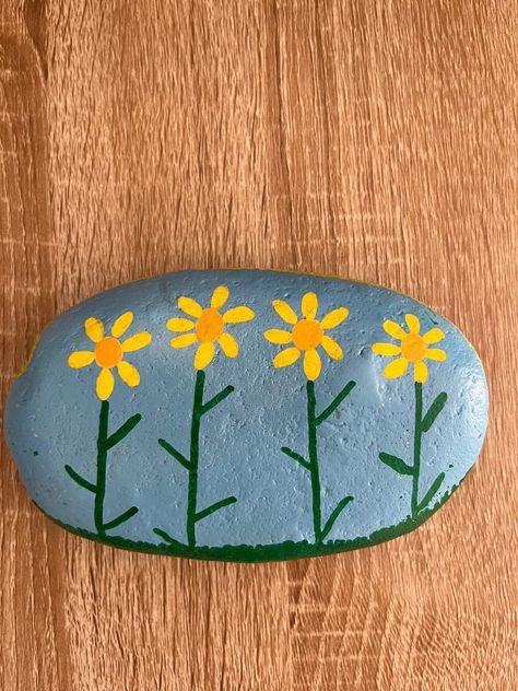 Cheerful Sunflowers Hand Painted Rock - Etsy Mini Painted Rocks, Paint Rocks Ideas, Rock Painting Ideas Flowers, Mentor Activities, Kindness Rocks Ideas, Summer Rock Painting Ideas, Simple Rock Painting Ideas, Cute Rock Painting Ideas, Easy Rock Painting Ideas