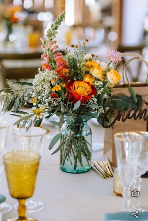 Jelly Jar Flower Arrangements, Fall Flower Centerpieces Mason Jars, Western Floral Centerpieces, Mason Jar Fall Flower Arrangements, Mason Jar Floral Centerpieces, Mason Jar Arrangements Floral, Mushroom Floral Arrangement, Fall Wildflower Wedding Theme, Wildflower Centerpiece Wedding