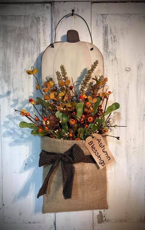 Fall Wall Pockets, Wood Fall Decorations, Wall Pocket Ideas, Burlap Crafts Rustic, Fall Wall Decor Diy, Urban Living Room Design, Primitive Crafts Diy, Primitive Fall Decorating, Primitive Fall Crafts