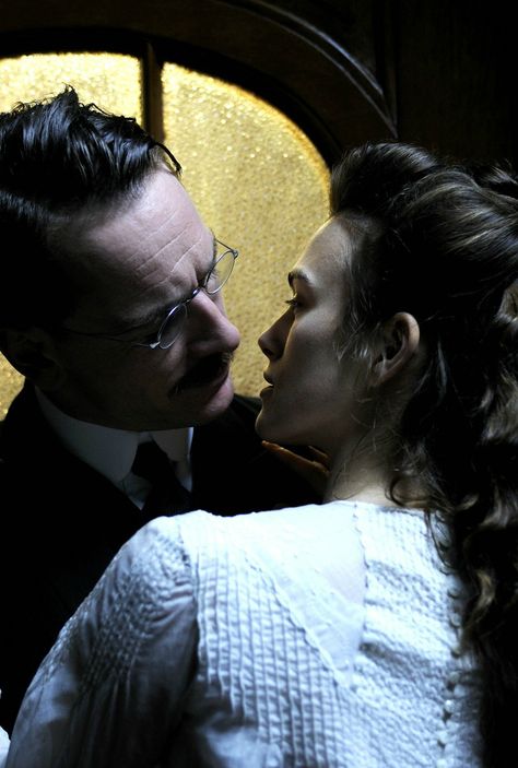 Beautiful angle from this scene <3 A Dangerous Method, Keira Knightly, Elizabeth Bennet, I Love Cinema, Foreign Film, Romantic Stories, Keira Knightley, Michael Fassbender, Music Film