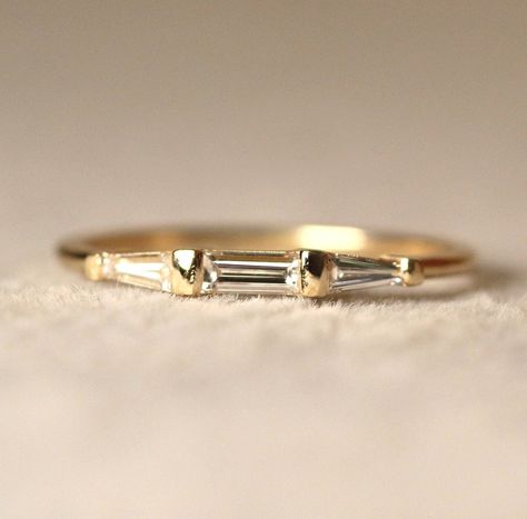 Triangle Diamond Ring, Baguette Diamond Wedding Band, Simple Diamond Ring, Promise Rings Simple, Gold Pinky Ring, Baguette Diamond Ring, Signet Rings Women, Diamond Eternity Wedding Band, Gold Rings Simple