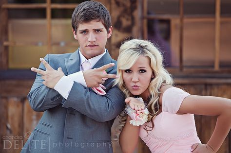 Couples Prom, Prom Photography Poses, Prom 2k17, Homecoming Poses, Prom Pictures Couples, Prom Picture Poses, Homecoming Pictures, Prom Photoshoot, Prom Couples