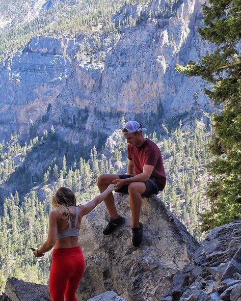 Red Hiking Outfit, Hiking Outfits, Hiking Trips, Red Leggings, Athletic Gear, Functional Fashion, Workout Sets, Hiking Outfit, Hiking Trip