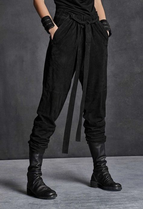 s-media-cache-ak0... Casual Scifi Fashion, Female Sith Outfits, Black Fantasy Pants, Treasure Planet Aesthetic Outfit, Space Core Clothes, Future Punk Fashion, Rogue Clothes, Fantasy Warrior Outfit, Modern Viking Fashion