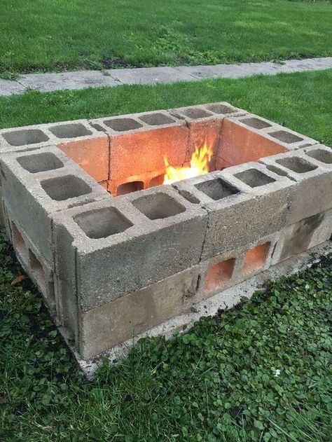 Decorative Cinder Blocks, Cooking Fire Pit, Diy Fire Pit Cheap, Diy Fire Pit Ideas, Fire Pit Plans, Cinder Block Fire Pit, Outside Fire Pits, Diy Rocket, Brick Fire Pit