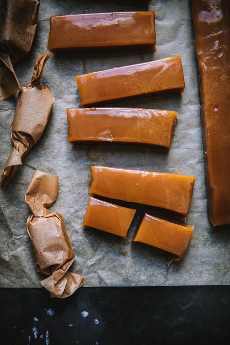 Homemade Chewy Caramels Ginger Caramel, Caramel Candies, Homemade Toffee, Toffee Recipe, I Am Baker, Specialty Cake, Caramel Recipes, Golden Syrup, Homemade Caramel