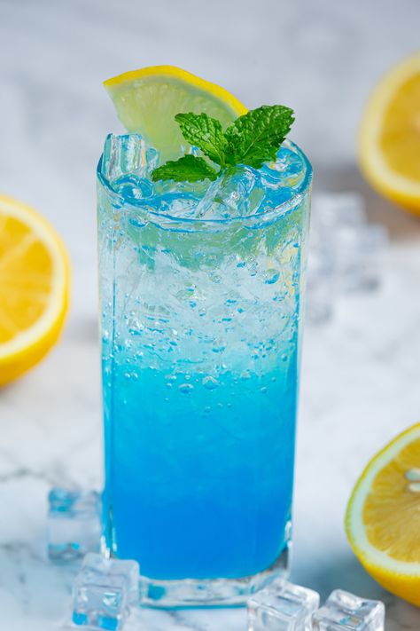 Sprite Mocktail, Mocktail Mojito, Sprite Recipe, Soda Drinks Recipes, Sweet Drinks Recipes, Kool Aid Flavors, Virgin Mojito Mocktails, Fun Party Drinks, Soda Drink