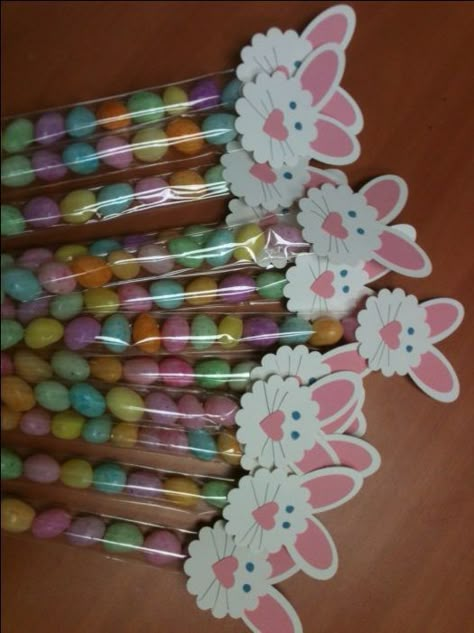 Easter Bunny Treats Easter Candy Crafts, Easter Treat Holders, Fun Easter Treats, Easter Things, Easter Bunny Treats, Stampin Up Easter, Candy Easter Basket, Easter Favors, Diy Easter Gifts