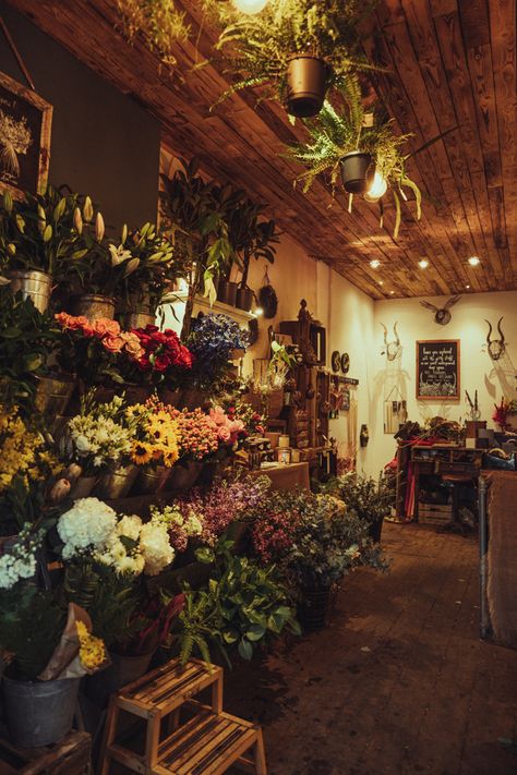 Flower Shop Aesthetic Vintage, Manchester Aesthetic, Vintage Flower Shop, Flower Shop Aesthetic, Florist Aesthetic, Best Hair Stylist, Oc Reference, Reference Board, Tattoo Parlor