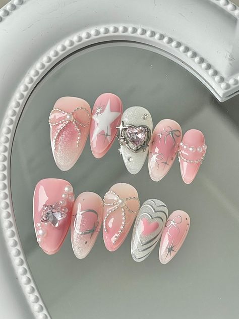 Uñas Coquette, Nails Australia, Grunge Nails, Pretty Gel Nails, Soft Nails, Kawaii Nails, Silver Nails, Dream Nails, Funky Nails