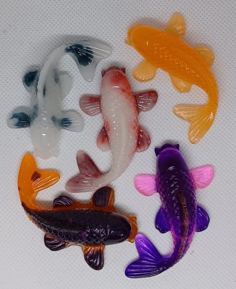 Resin Koi Pond, Resin Koi Fish, Koi Fish Resin, Buttons Ideas, Resin Things, Resin Pouring, Resin Trays, Fish Beads, Resin Craft