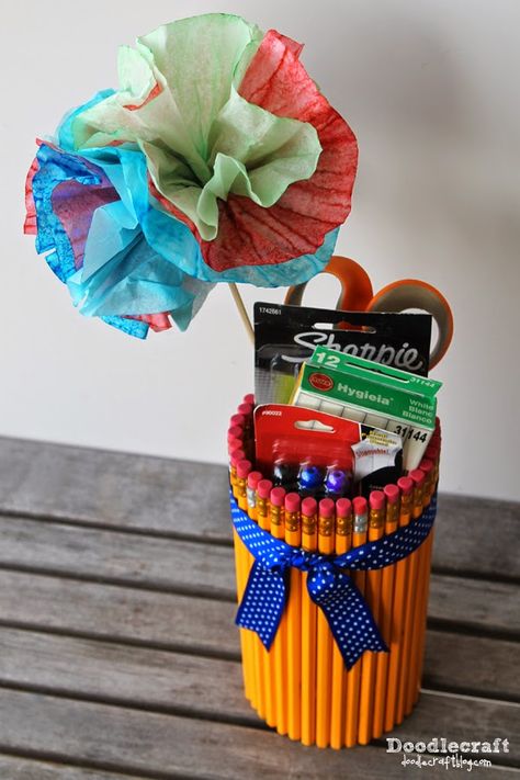 School Supplies Bouquet, Bouquet For Teacher, Teacher Basket, Edible Crayons, Supply Teacher, School Office Gifts, Teacher Appreciation Gift Ideas, Appreciation Gift Ideas, Pencil Vase