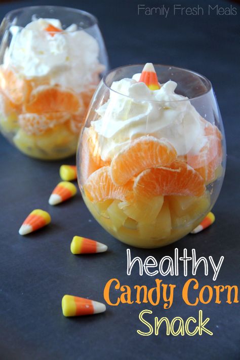 Healthy Halloween Snack Candy Corn Fruit Cocktail Healthy Candy Corn Snack, Healthy Candy Corn, Candy Corn Desserts, Fresh Healthy Recipes, Healthy Halloween Food, Recetas Halloween, Healthy Halloween Treats, Snack Hacks, Healthy Candy