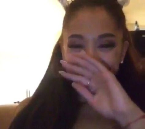 Celebrities Laughing, Ariana Grande Smiling, Ariana Grande Pfp, Ariana Grande Meme, Ariana Grande 2014, Ariana Grande Tumblr, Laugh Meme, Dangerous Woman Tour, Ariana Grande Cute